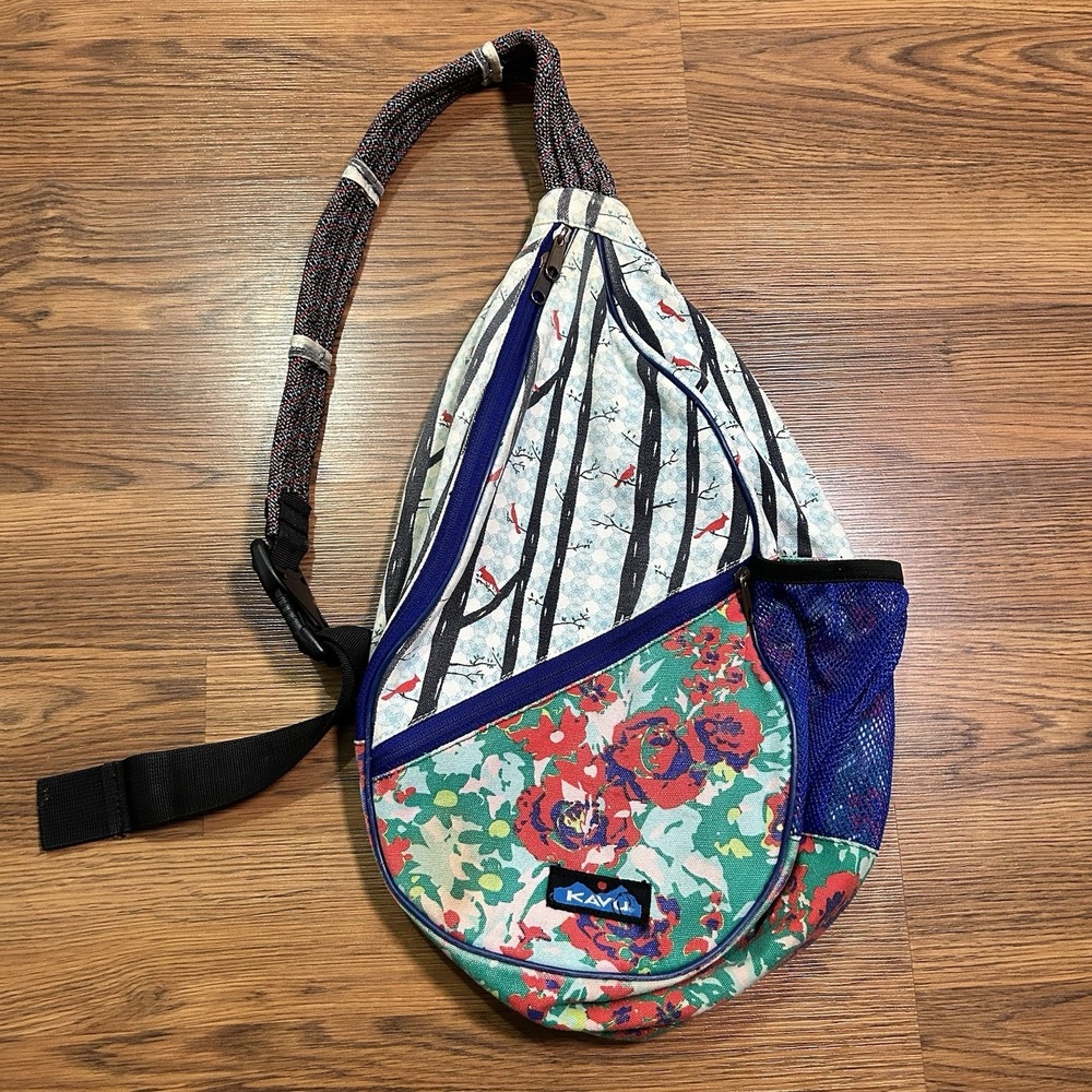 Kavu Paxton Red Bird Rope Sling Bag Pack Navy Red Crossbody Zip Cardinal